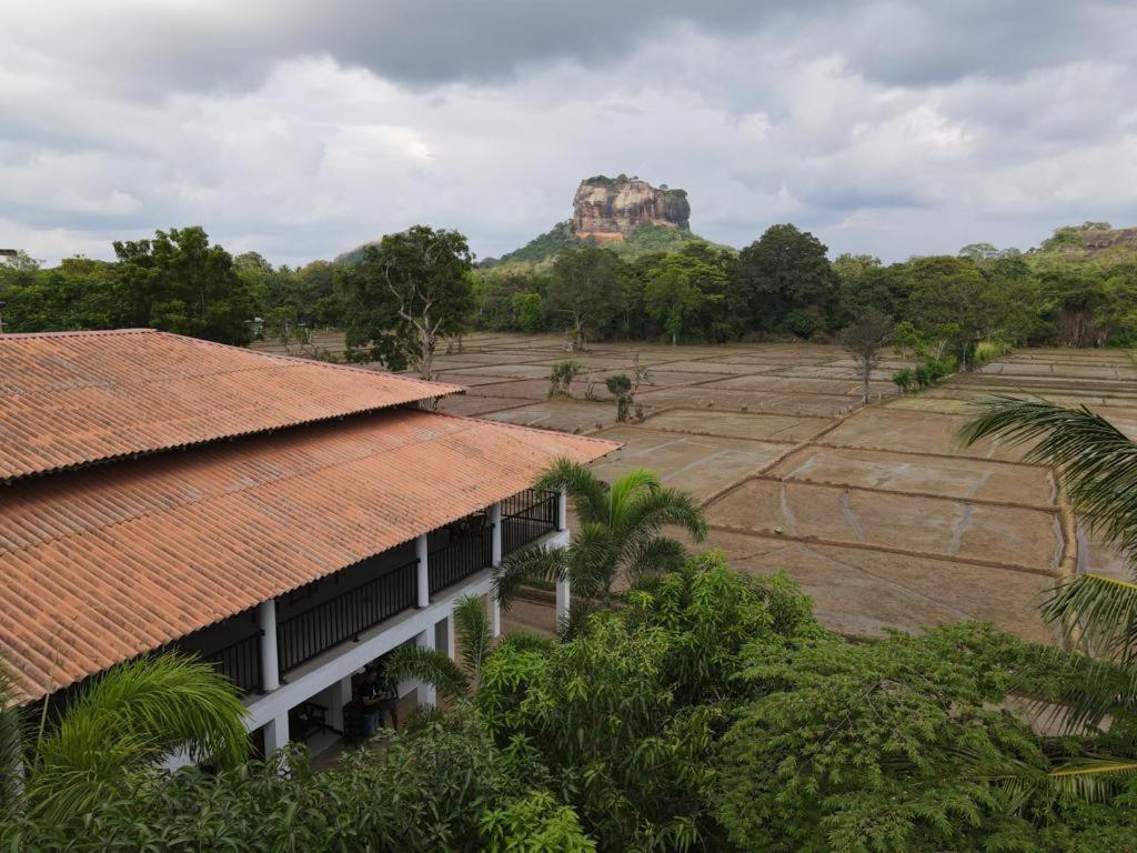 Castle View Sigiriya Hotel Bagian luar foto